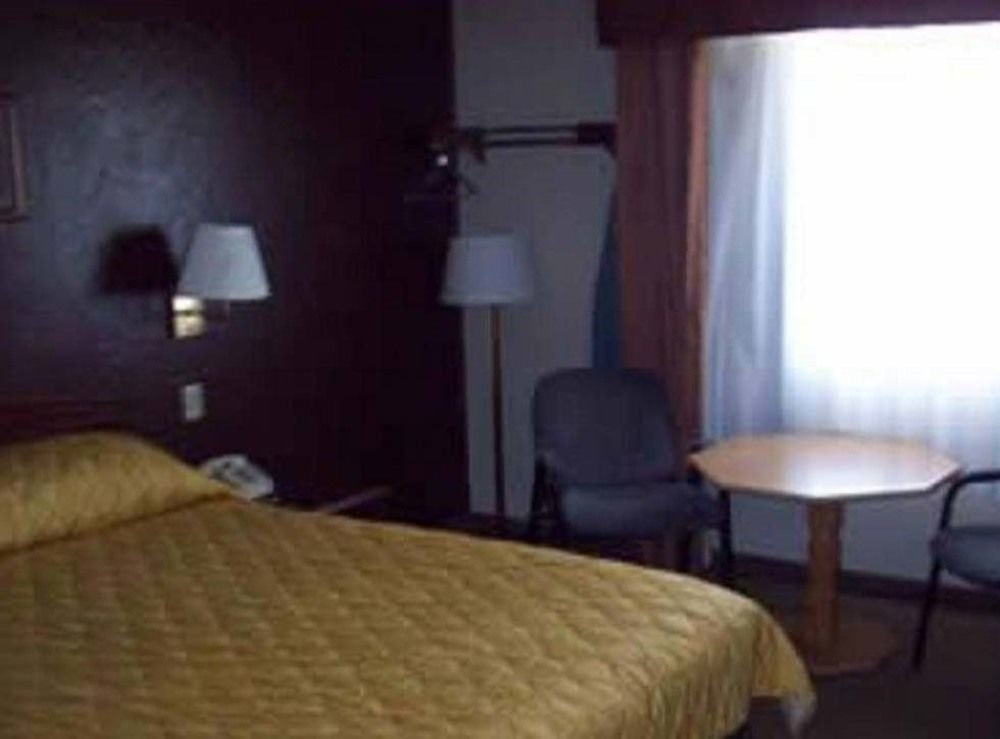 Lyons Inn Exterior photo